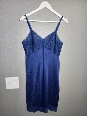 Vanity Fair Vintage Blue Lace Lingerie Size 34